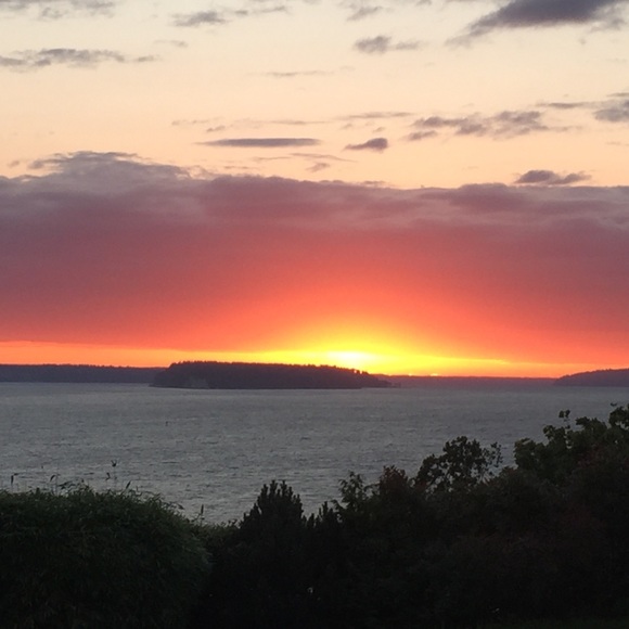 Meet your Posher!! - Picture 3 of 5